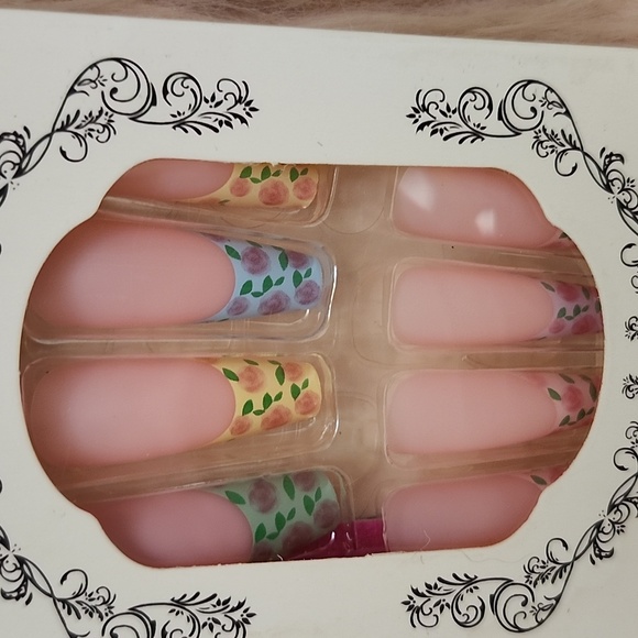 BOGO SALE!! Brand New BEAUTIFUL NAIL False Nails-XL - Picture 3 of 4